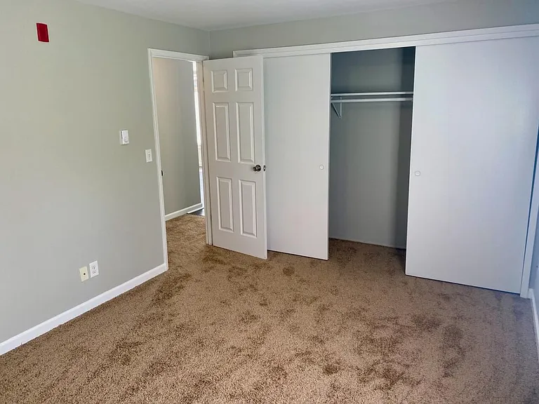 400 Rencliffe Apartments — Photo 7