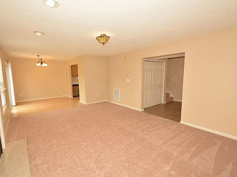 11960 Locus Ln — Photo 4
