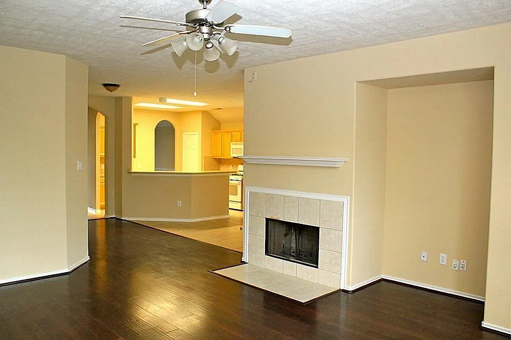 3 bed, 2.0 bath, 1852 sqft, $1,780 — Photo 4