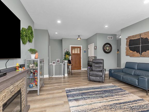 5th image of 7513 Medinah Dr
