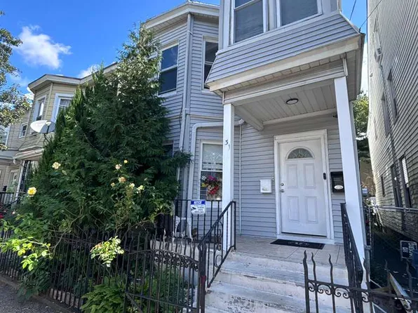 31 E 13th St Floor 2, Paterson, NJ 07524