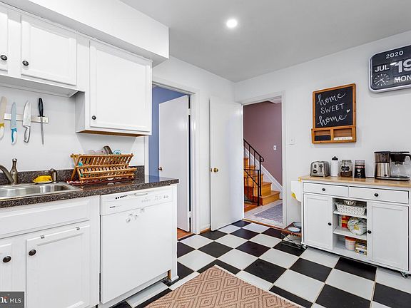 5th image of 8310 Highcliffe Ct