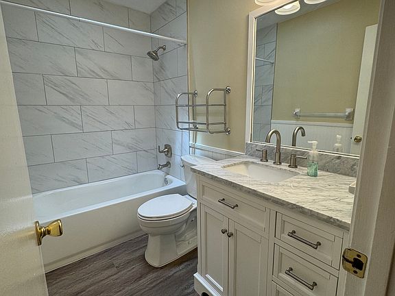 Fully renovated hall bathroom