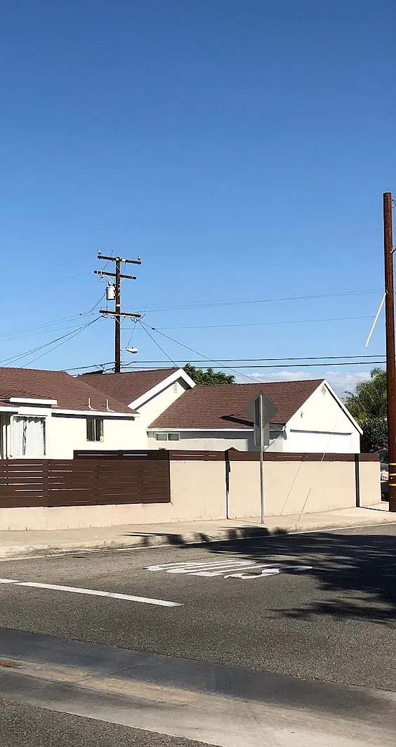 Lugo Ave, Paramount — Photo 1