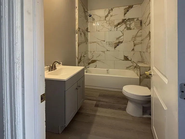 1249 N Alden St — Photo 11