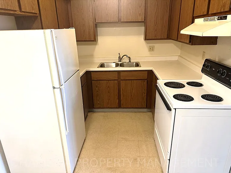 Garretson Apartments III A — Photo 22