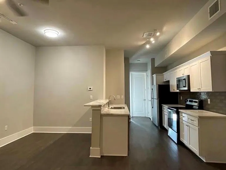 2727 Houston Ave #209 — Photo 5