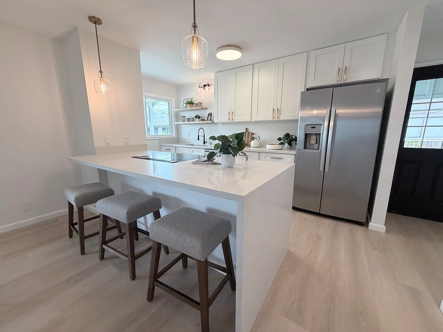 3 bed, 1332 sqft, $5,000 — Photo 2
