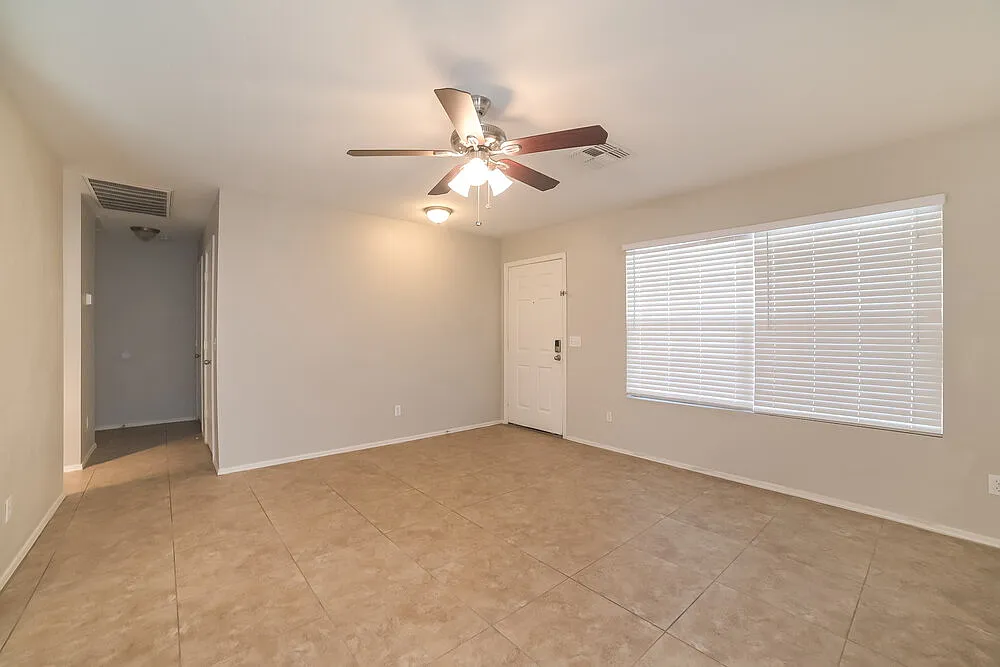 3 bed, 2.0 bath, 1330 sqft, $1,880 — Photo 4