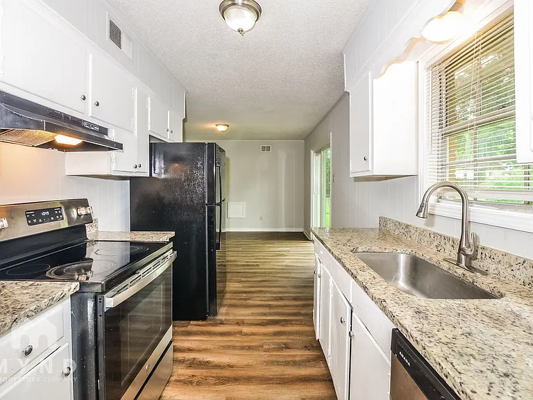 2593 Courtney Dr — Photo 8