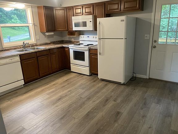 2nd image of 4189 Woodland Dr