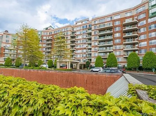 1 bed, 1.5 bath, 1100 sqft, $5,000 — Photo 3