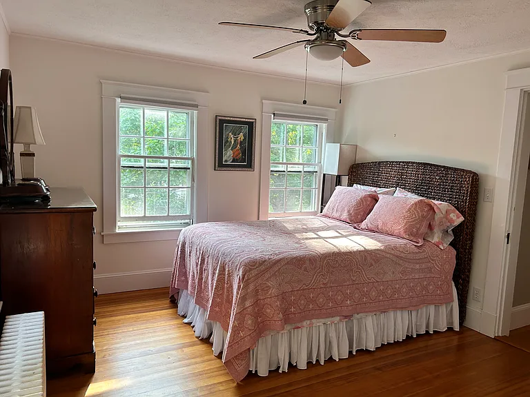 142 Russell Ave — Photo 20