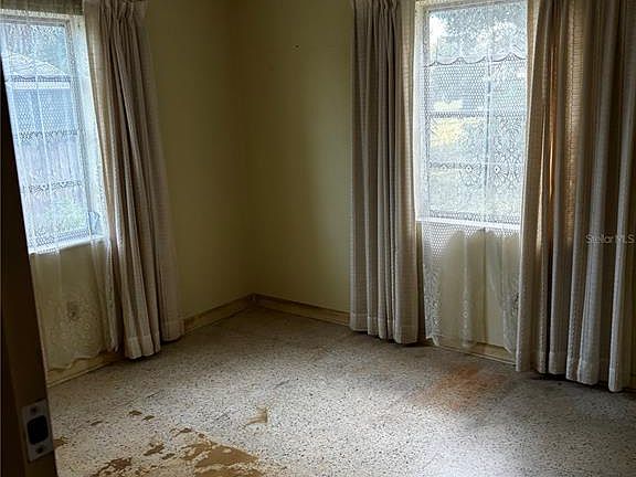 4th image of 1077 WHITEWOOD DRIVE
