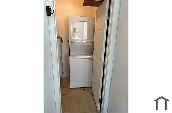 Building Photo - 537 S Lorena St #B