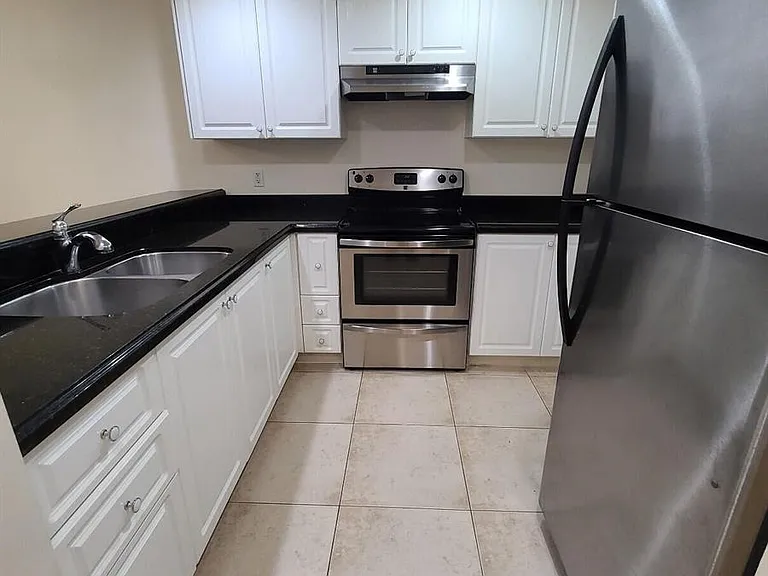 1547 Lake Crystal Dr #A — Photo 3