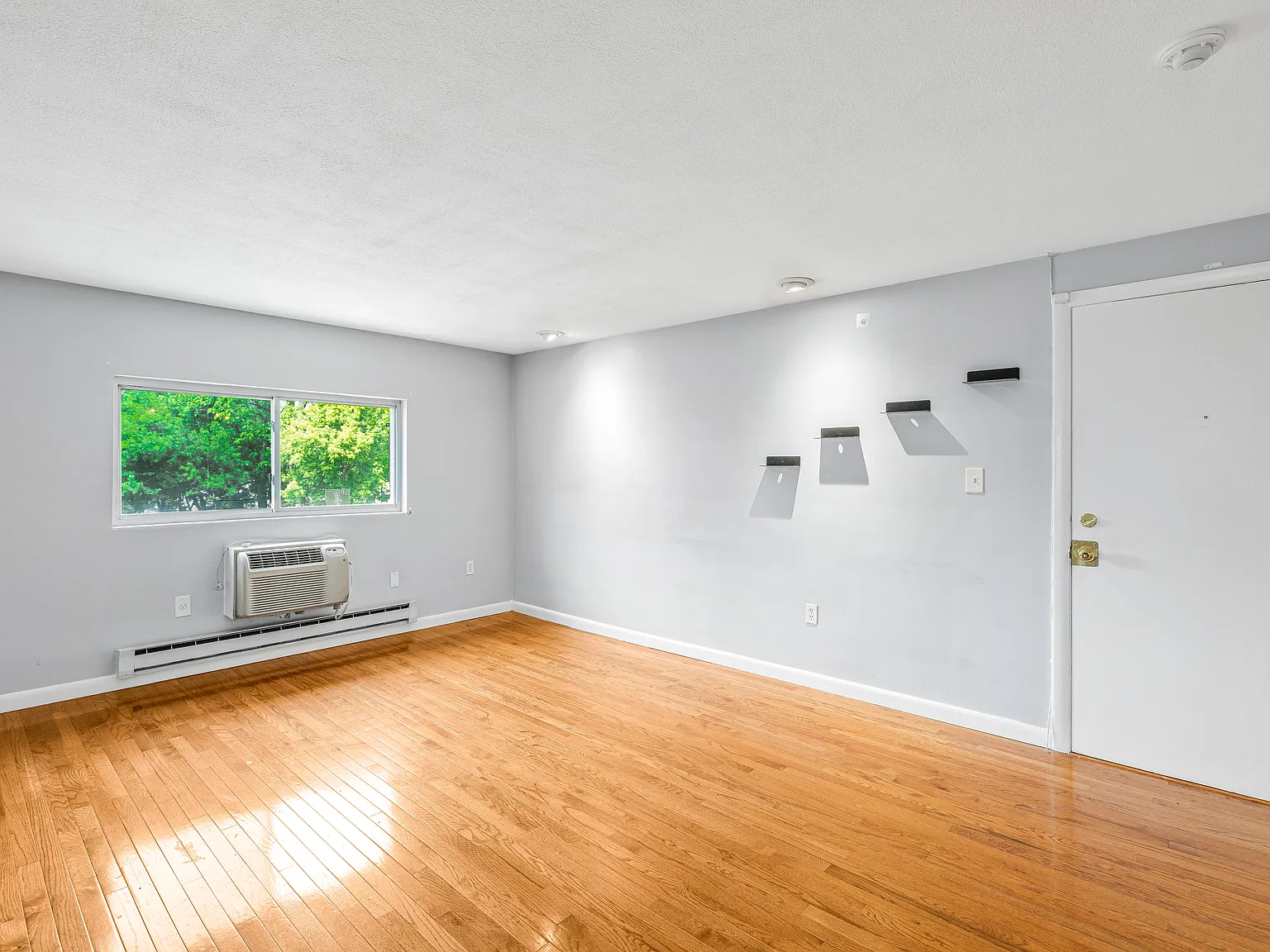 2 bed, 685 sqft, $1,950 — Photo 3