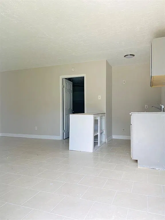 1 bed, 1.0 bath, 600 sqft, $900 — Photo 2