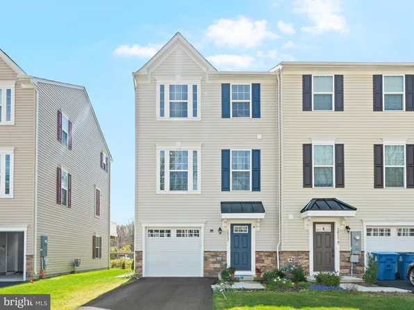 2053 Rivers Dr, Newark, DE 19702