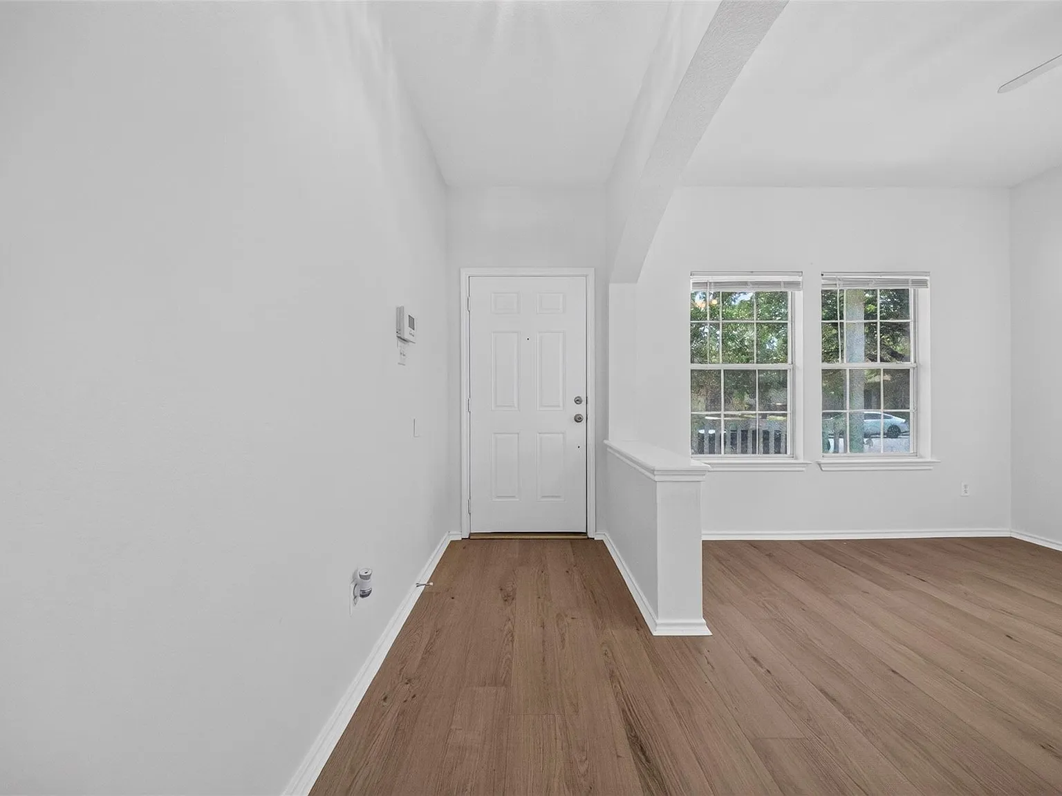 3 bed, 2.0 bath, 1449 sqft, $1,795 — Photo 3