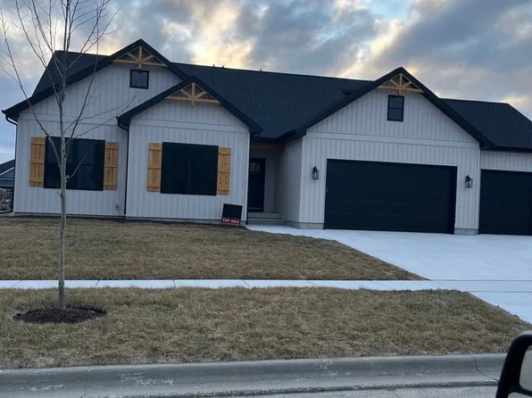 2220 Stratford Ln, Sycamore, IL 60178