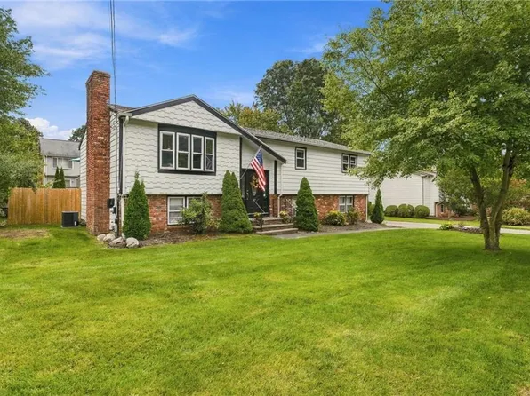 7 Cindy Cir, Johnston, RI 02919