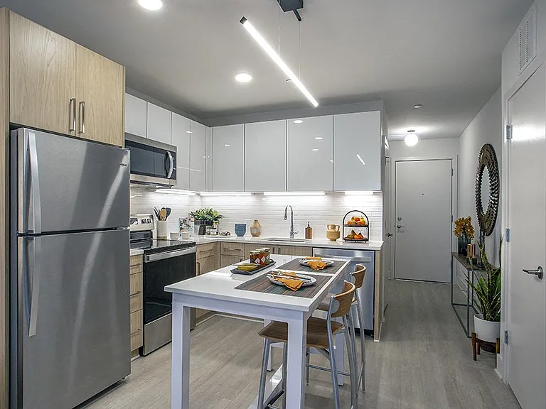 Kitchen with included Breakfast Bar