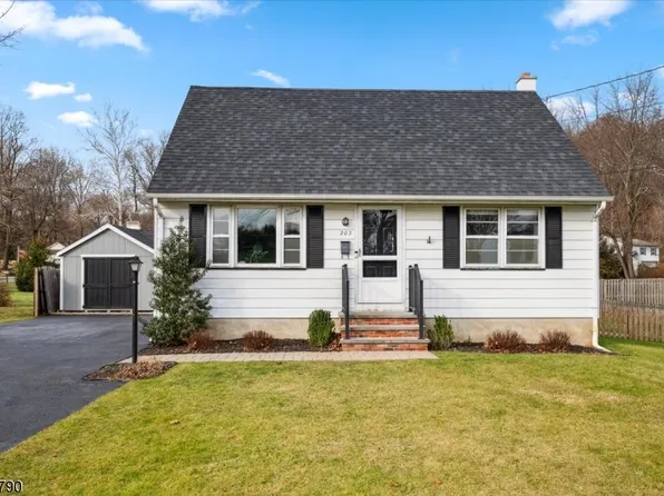203 Hamilton Dr, Hackettstown Town, NJ 07840