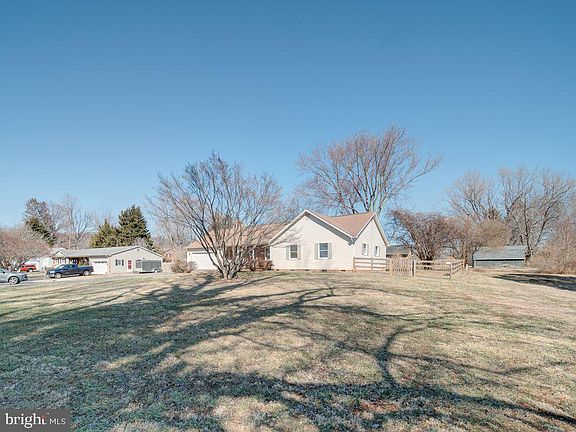 3rd image of 7218 Airlie Rd