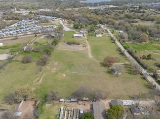 924 Fox Ln, Azle, TX 76020