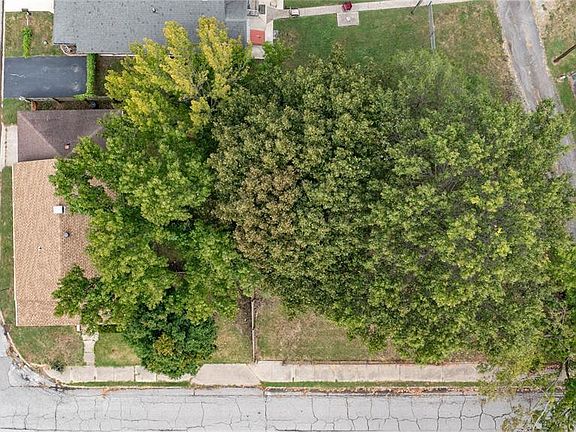 3rd image of 437 Short Ave