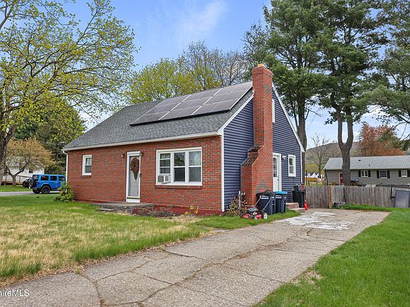 3rd image of 77 Imperial Ave