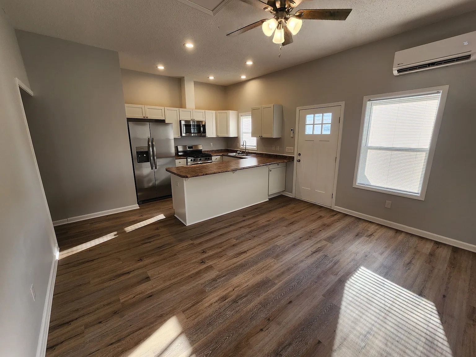 2 bed, 812 sqft, $1,200 — Photo 3