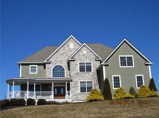 19 Far Horizons Dr, Newburgh, NY 12550