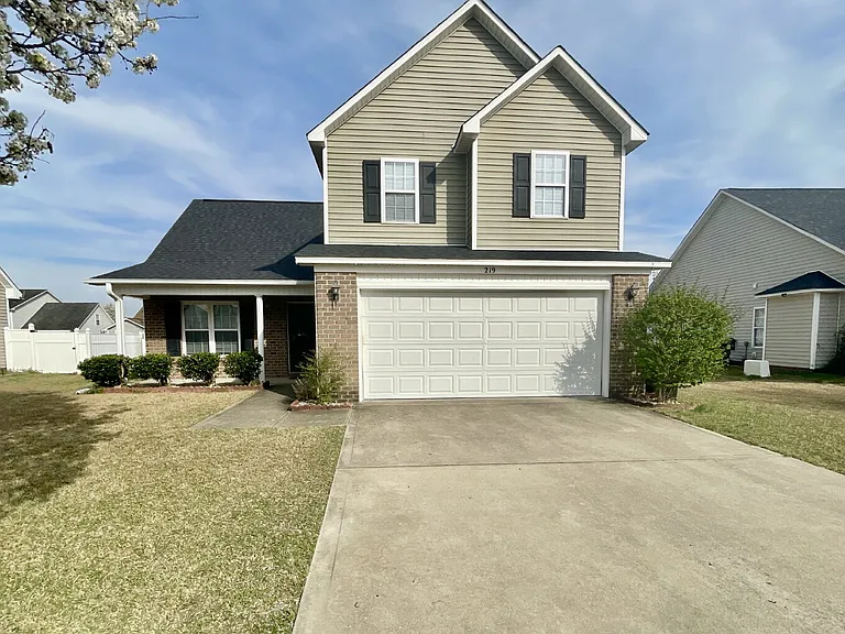 219 Bennington Dr — Photo 2