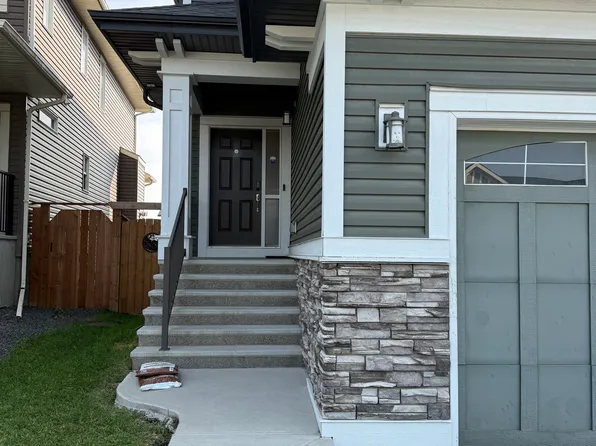83 Evansglen Cir NW, Calgary, AB T3P 0W7
