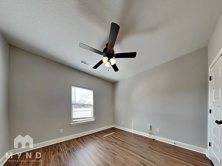 550 Captain Hopkins St — Photo 15
