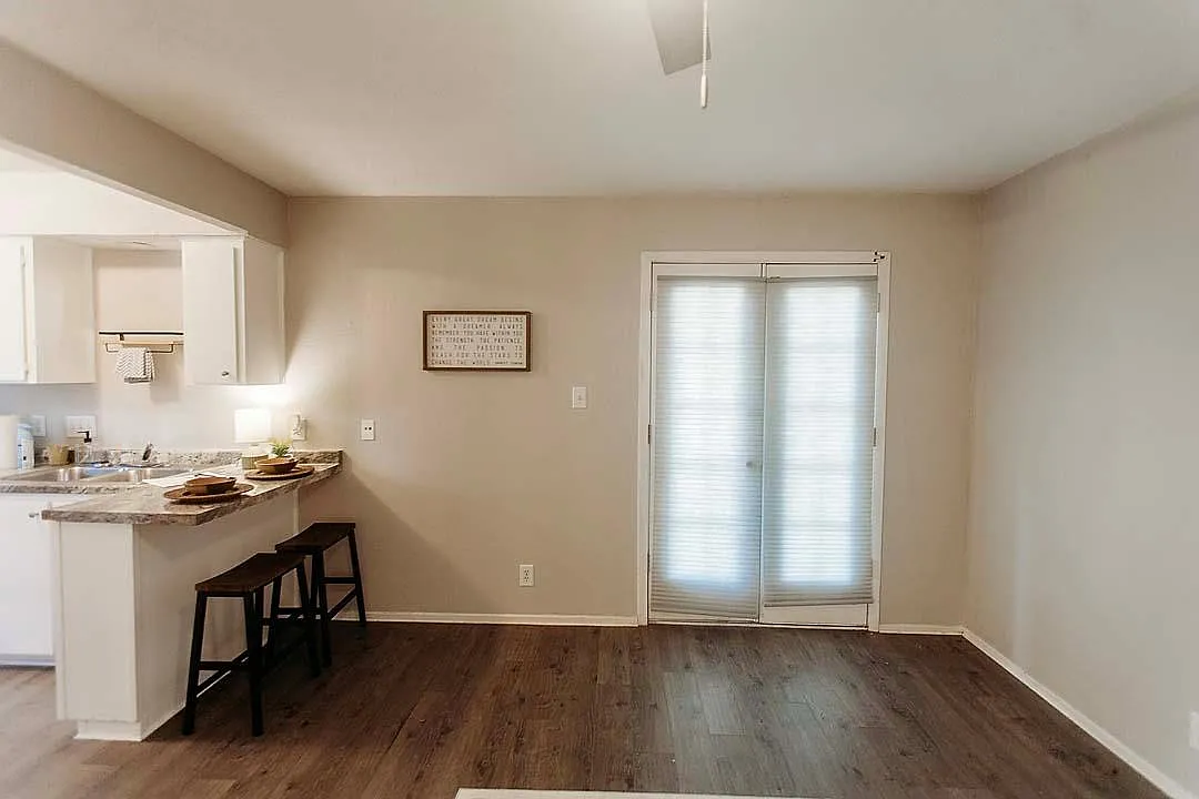 1 bed, 1.0 bath, 400 sqft, $1,000 — Photo 3