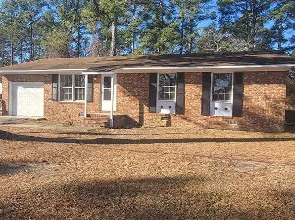757 Goodyear Dr, Spring Lake, NC 28390