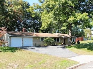 22 Henearly Dr, Miller Place, NY 11764