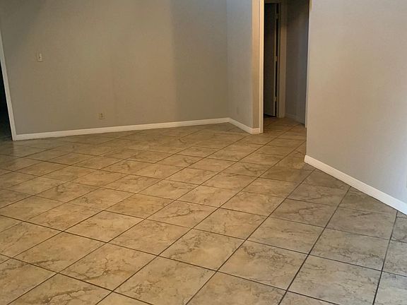 2nd image of 802 Saint Andrews Ct