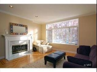 1338 W Henderson St #1E, Chicago, IL 60657