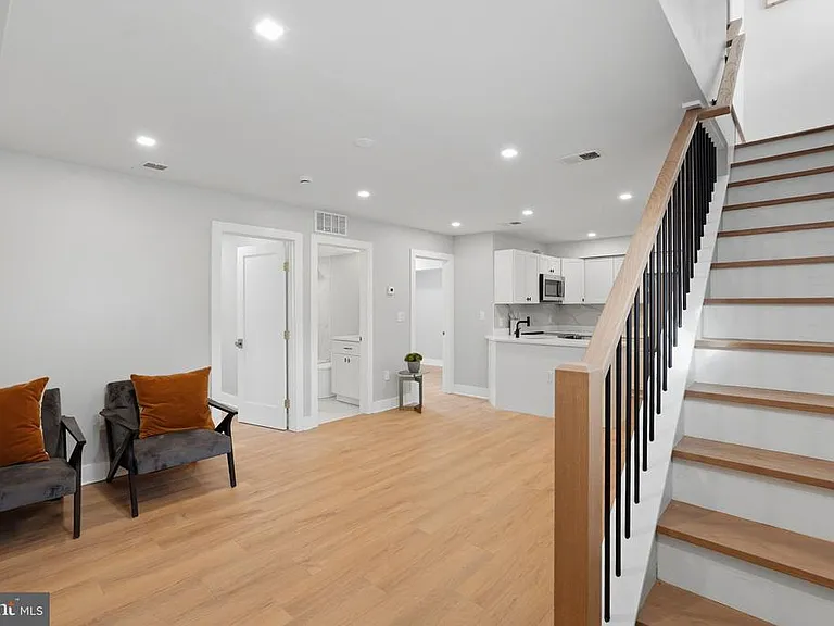 1301 Somerset Pl NW — Photo 5