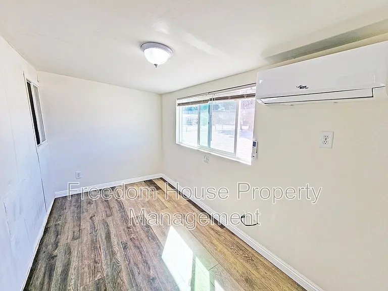 1080 W Windsong Ln #B — Photo 17