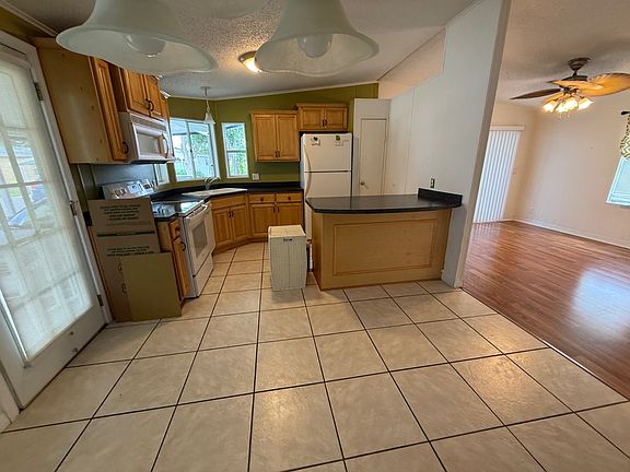 2nd image of 808 Water Ridge Dr