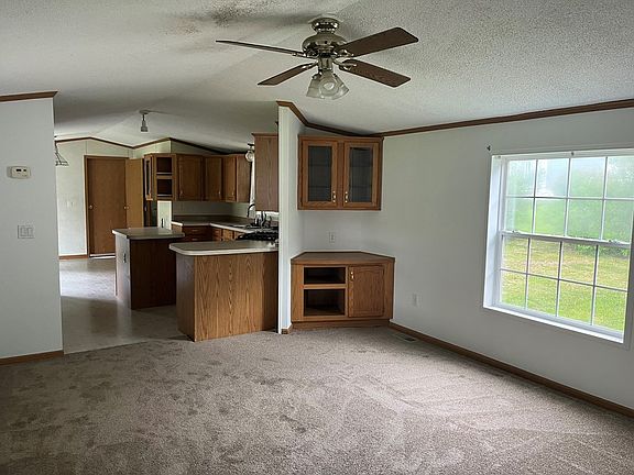 3rd image of 7 E Delmar Mdws