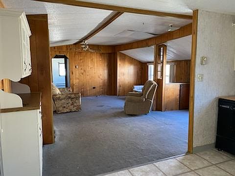 2nd image of 161 Quarry Hill Est #161