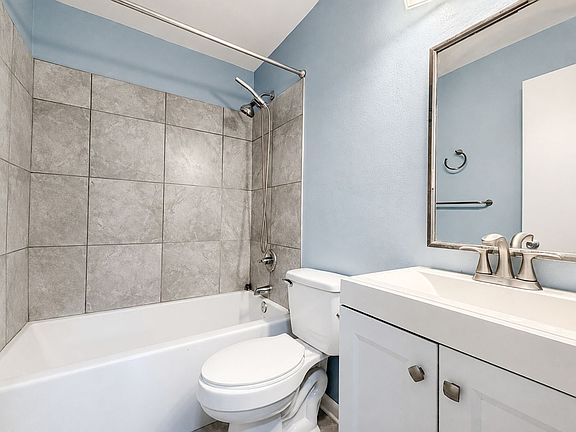 5th image of 536 Fontainbleau Dr
