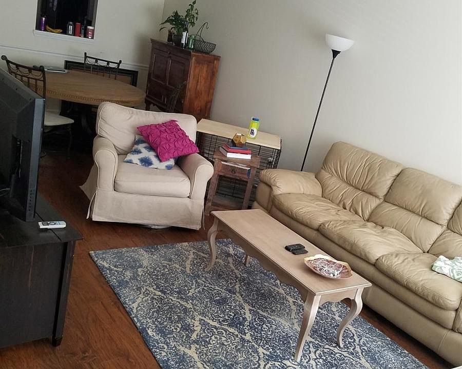 2nd image of 550 Dearing St