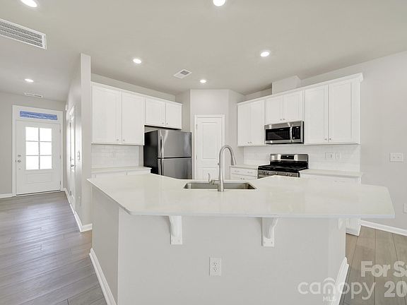 5th image of 8027 Scarlet Maple Ln